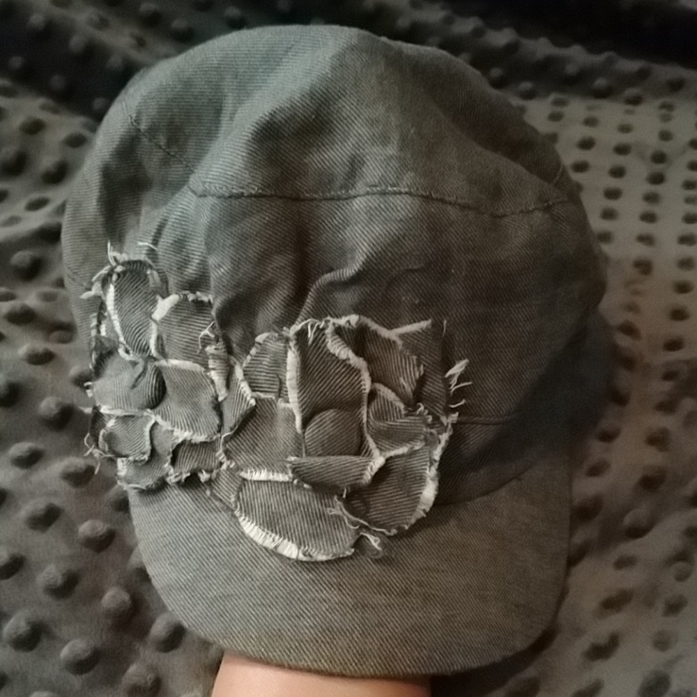 Women's black hat